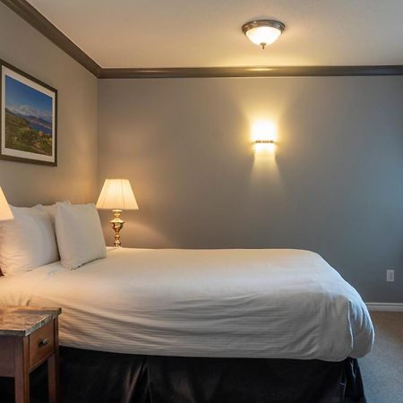 Tiki Shores Inn & Suites Penticton Dış mekan fotoğraf