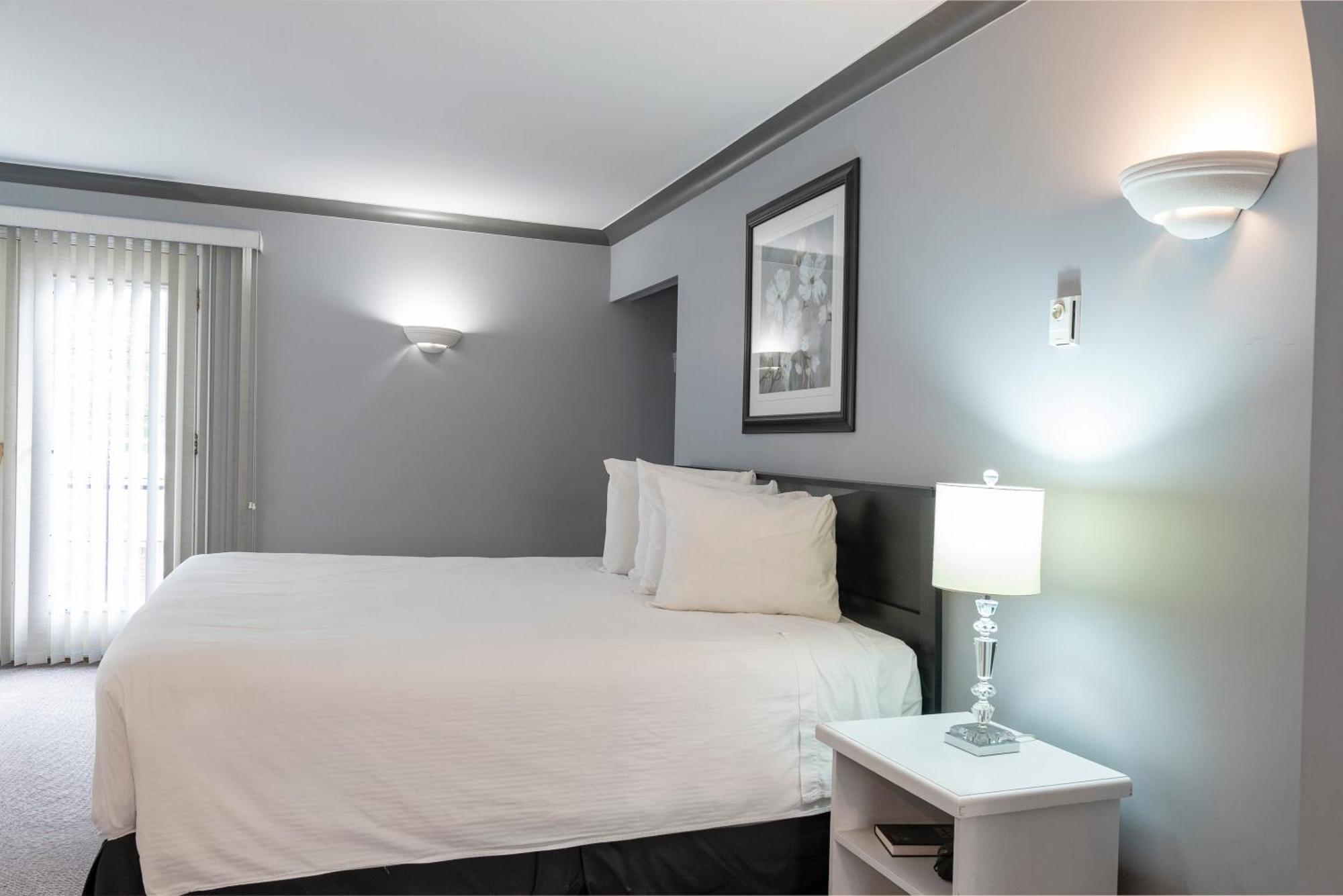 Tiki Shores Inn & Suites Penticton Dış mekan fotoğraf