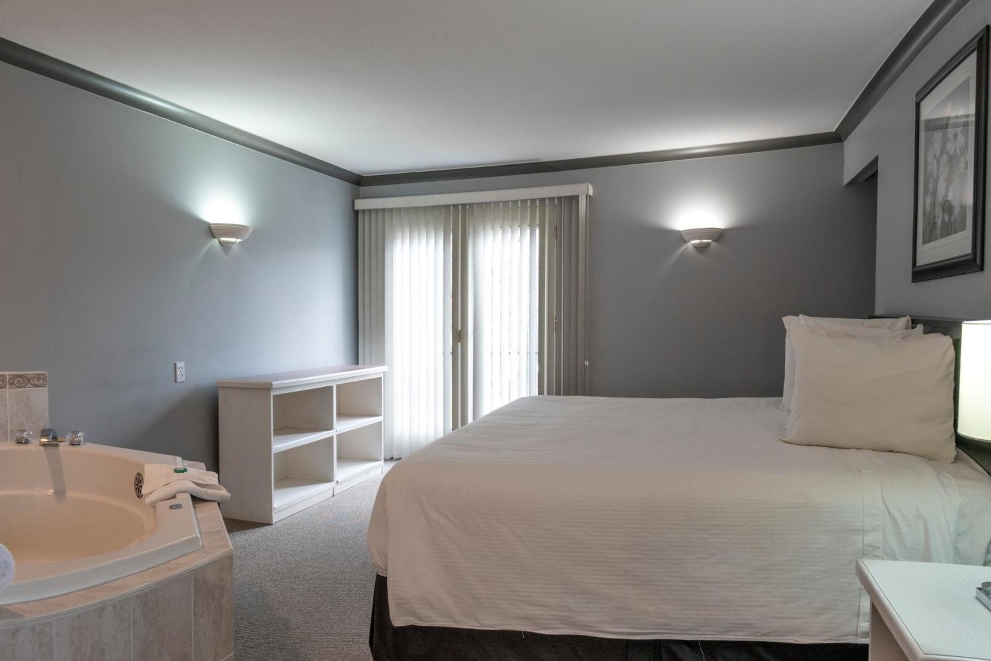 Tiki Shores Inn & Suites Penticton Dış mekan fotoğraf