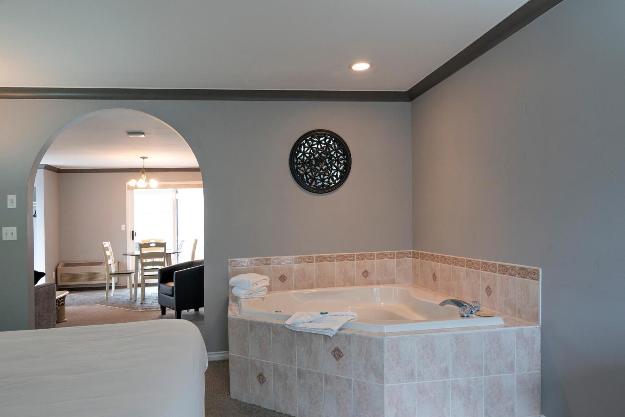 Tiki Shores Inn & Suites Penticton Dış mekan fotoğraf