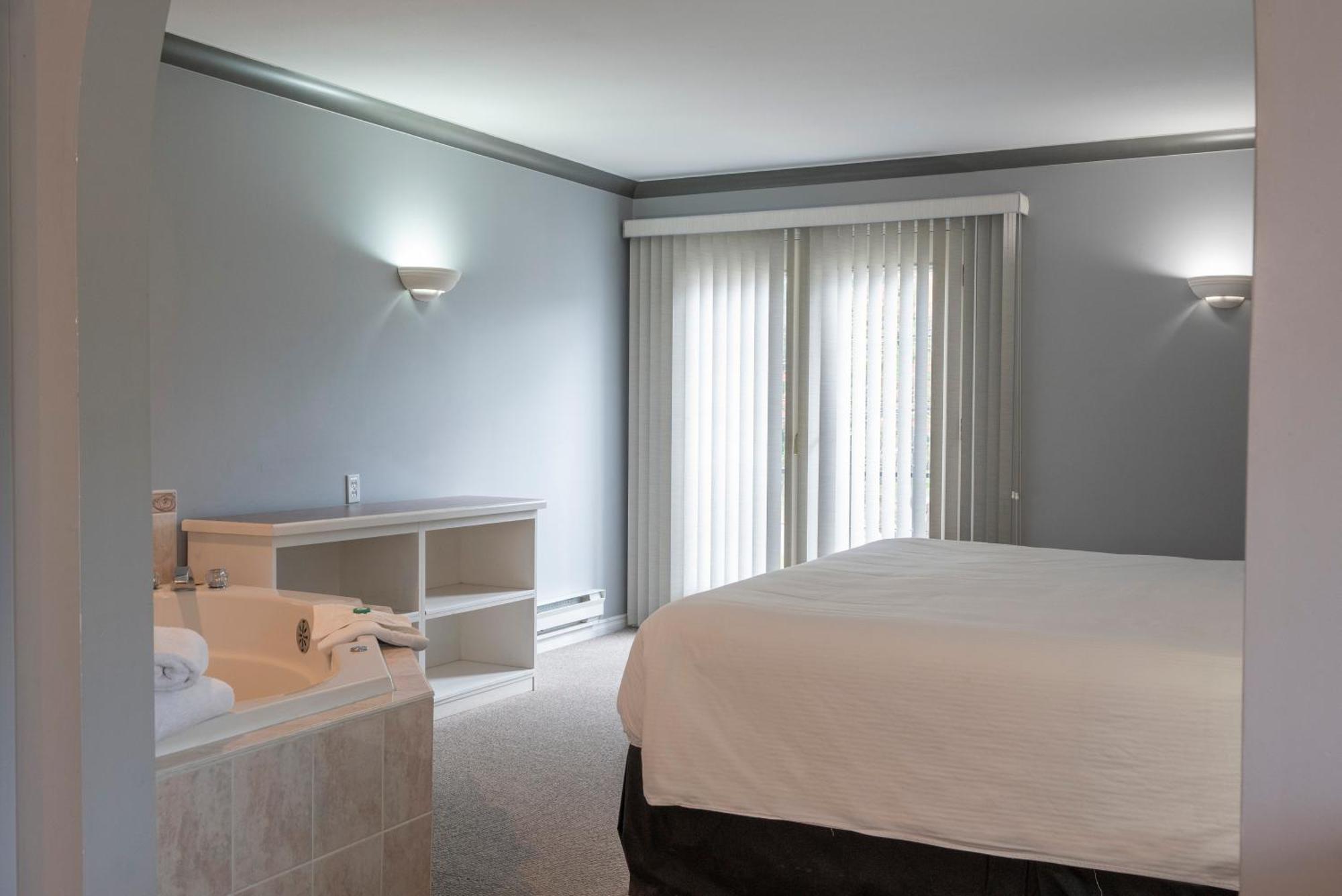 Tiki Shores Inn & Suites Penticton Dış mekan fotoğraf