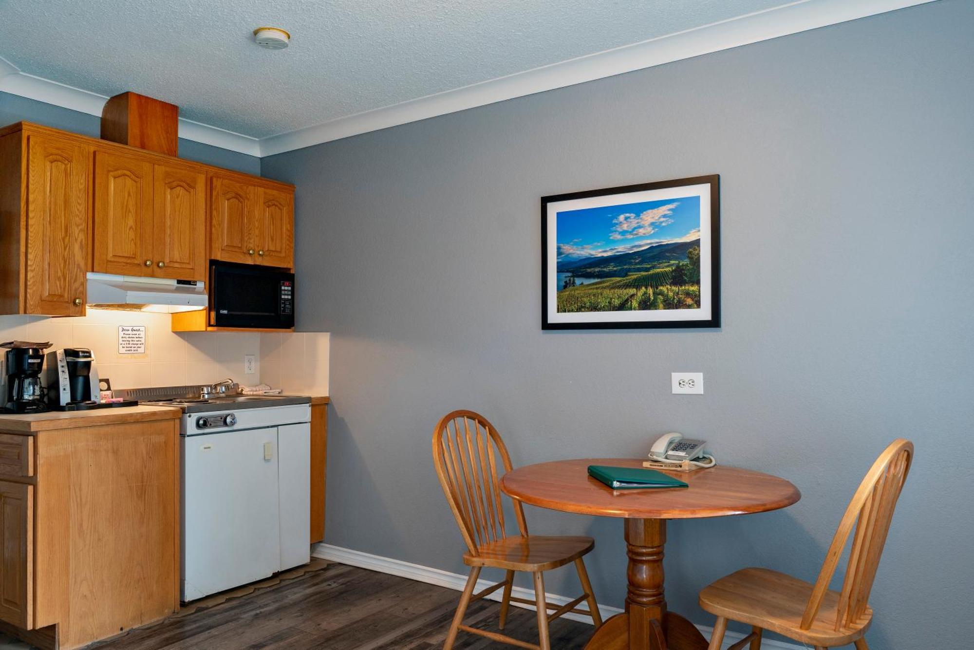 Tiki Shores Inn & Suites Penticton Dış mekan fotoğraf