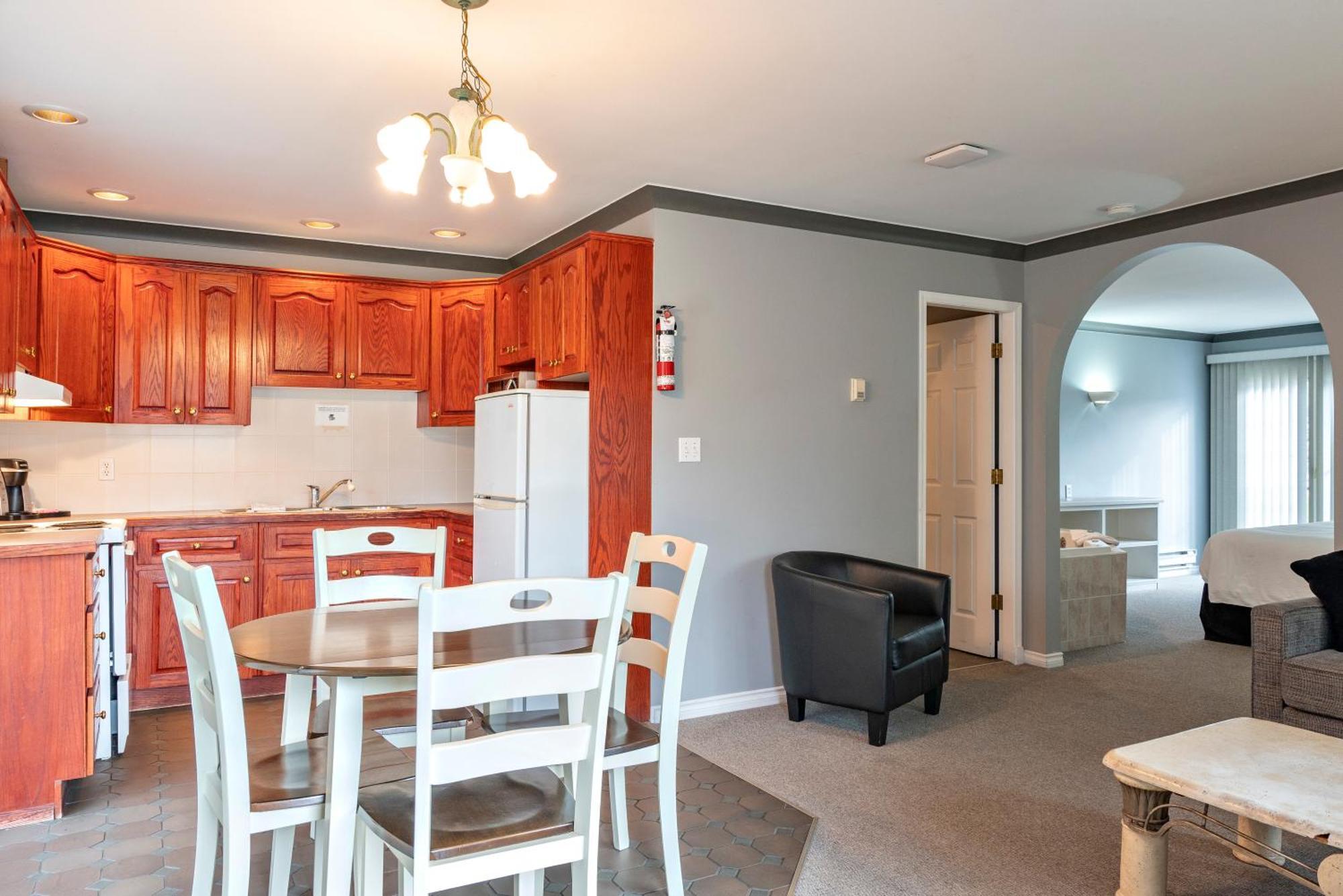 Tiki Shores Inn & Suites Penticton Dış mekan fotoğraf