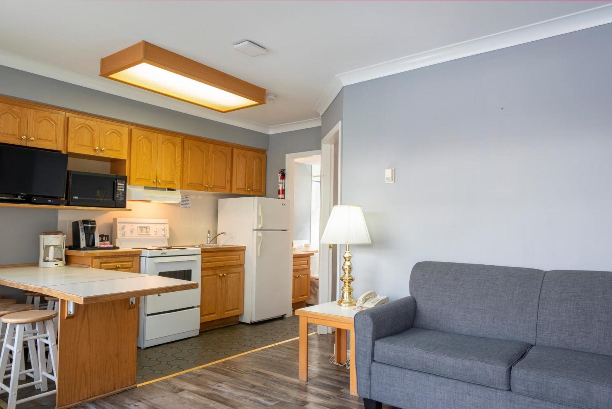 Tiki Shores Inn & Suites Penticton Dış mekan fotoğraf
