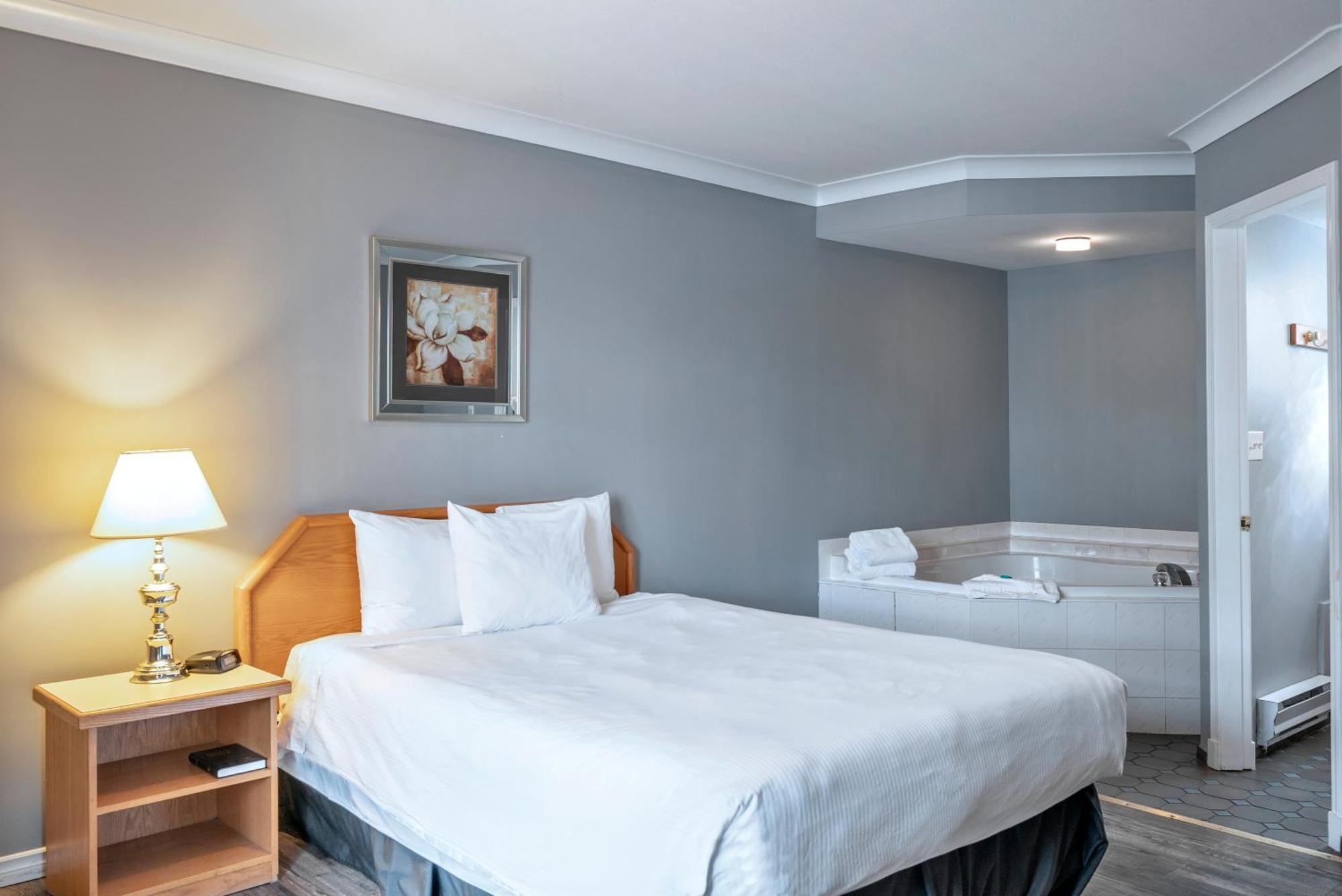 Tiki Shores Inn & Suites Penticton Dış mekan fotoğraf