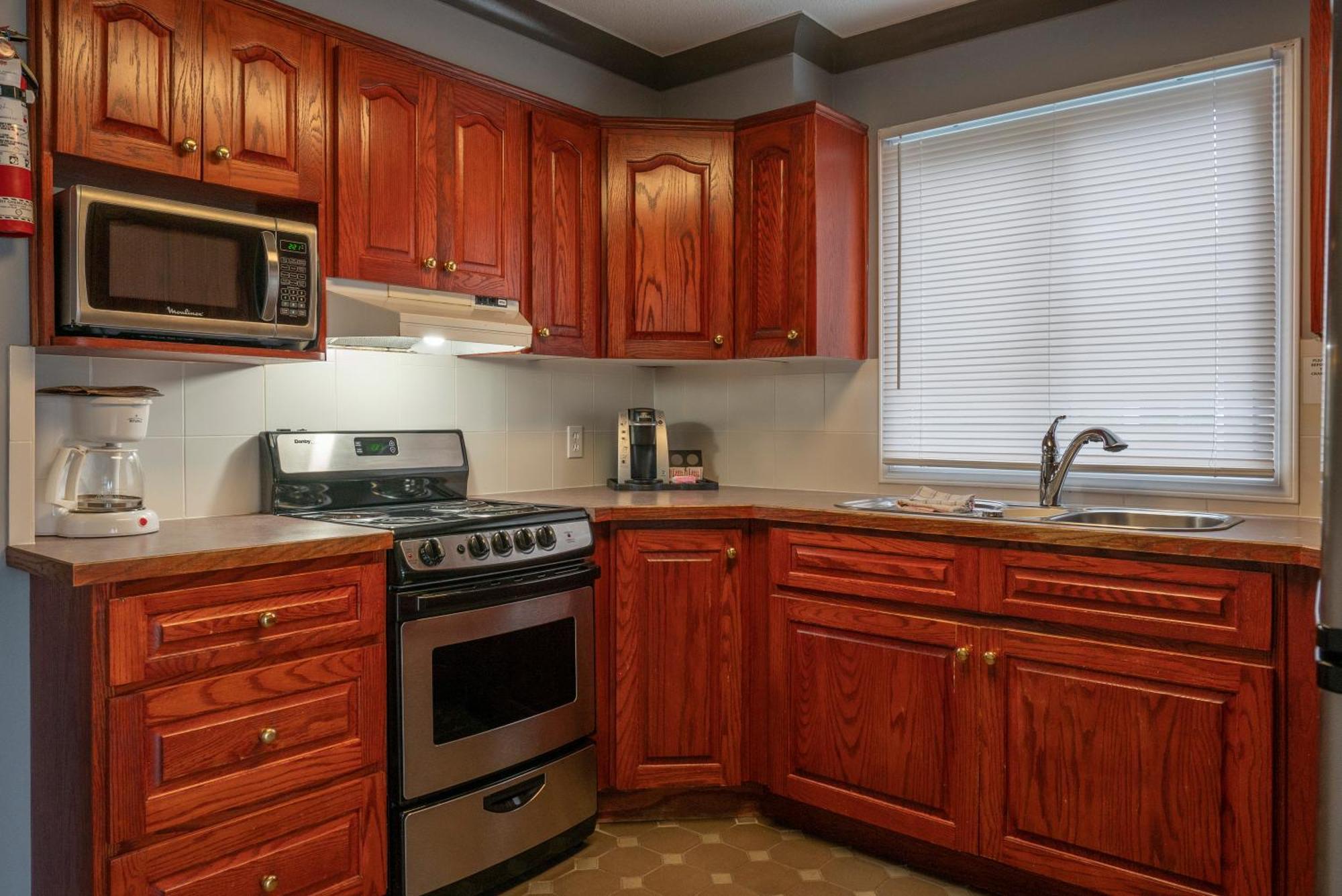 Tiki Shores Inn & Suites Penticton Dış mekan fotoğraf