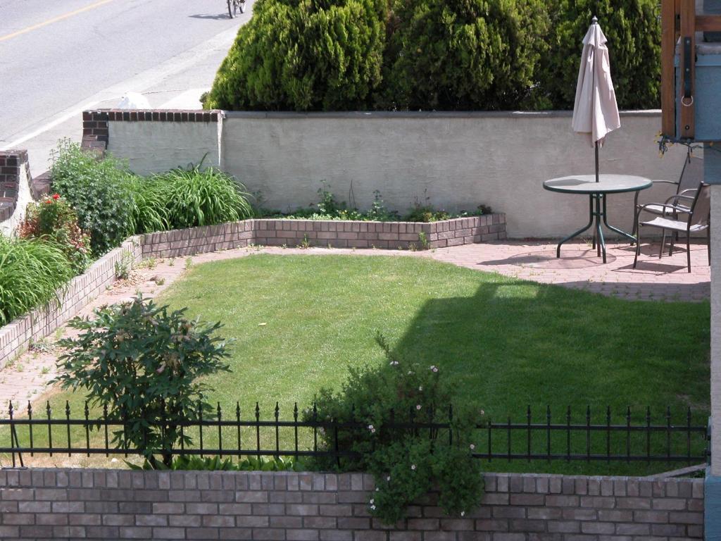 Tiki Shores Inn & Suites Penticton Dış mekan fotoğraf
