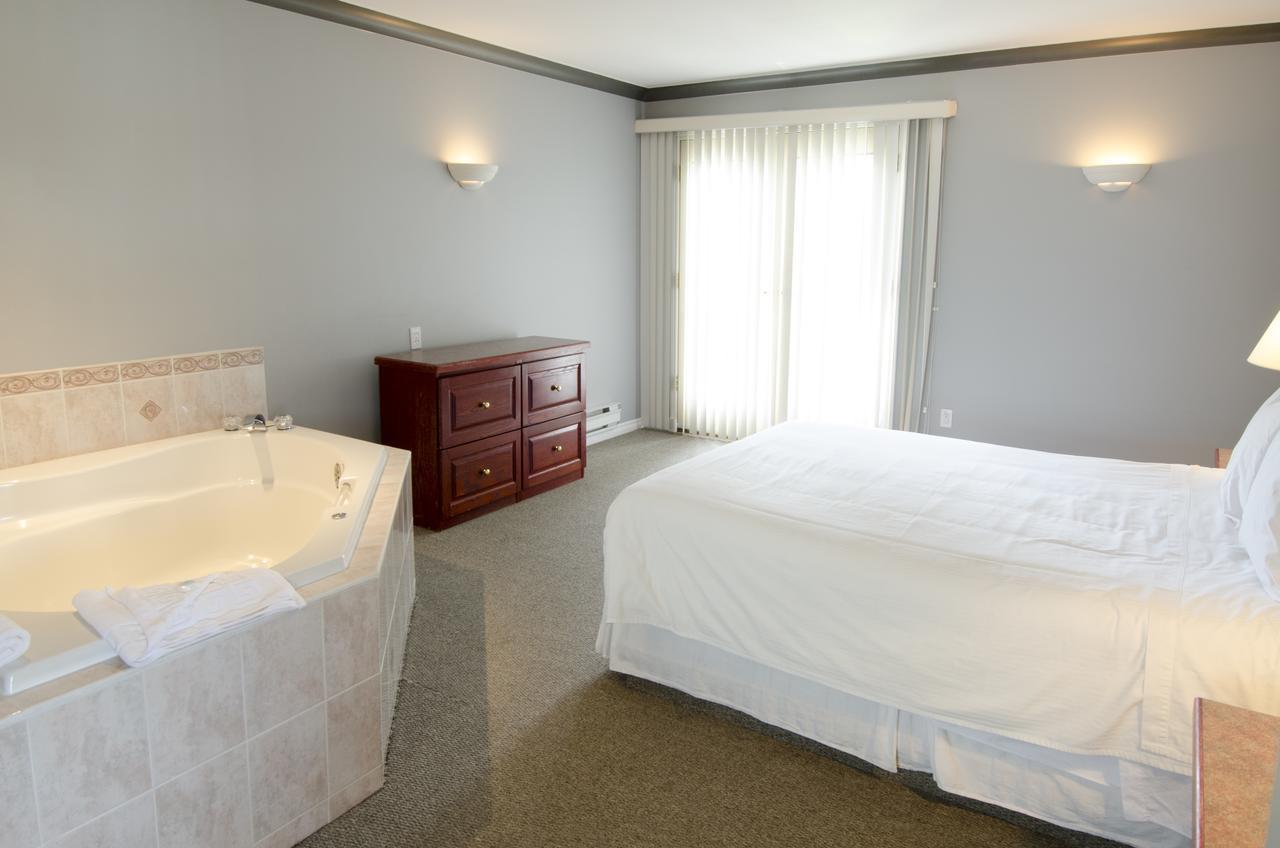 Tiki Shores Inn & Suites Penticton Dış mekan fotoğraf