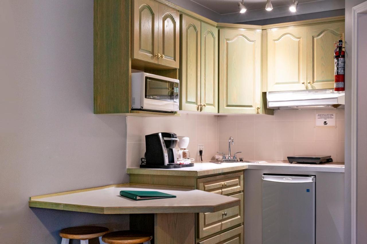 Tiki Shores Inn & Suites Penticton Dış mekan fotoğraf