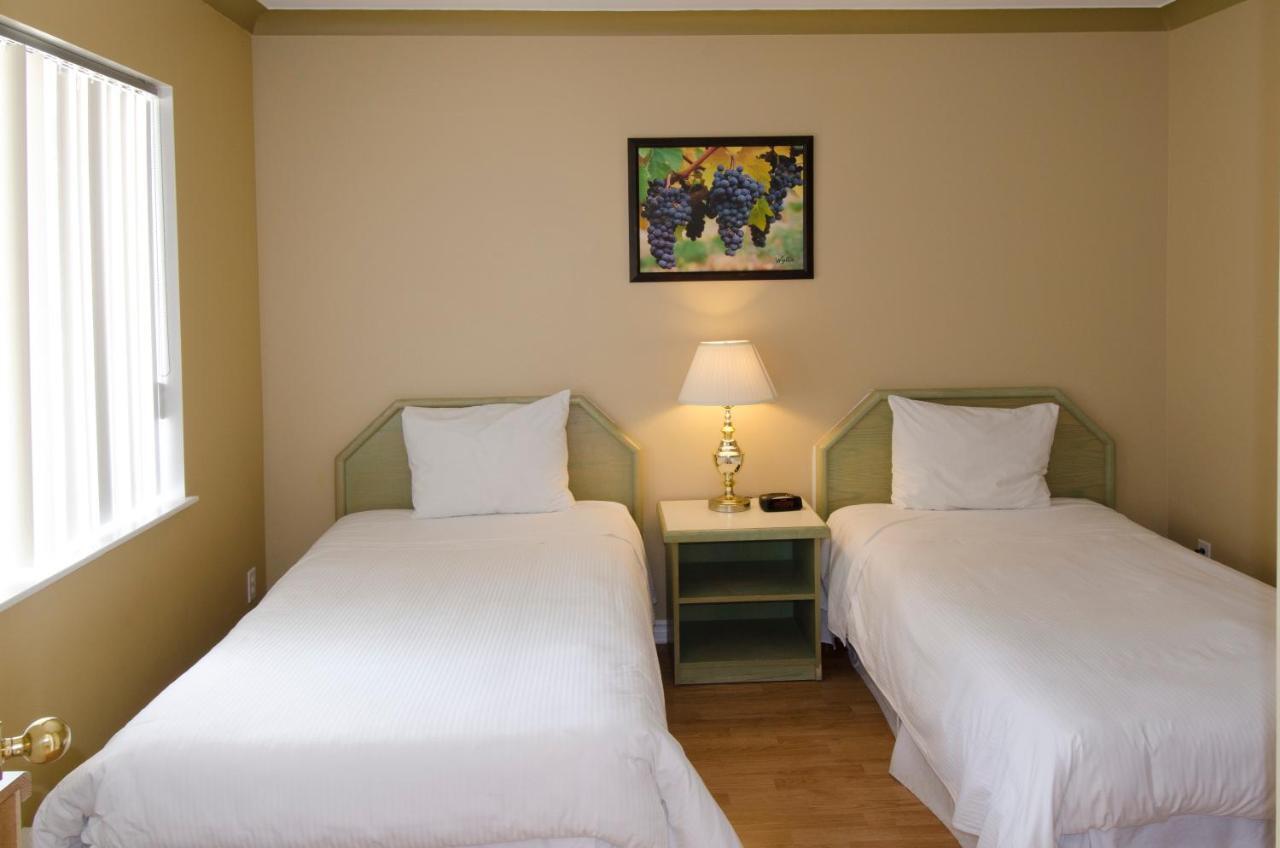 Tiki Shores Inn & Suites Penticton Dış mekan fotoğraf