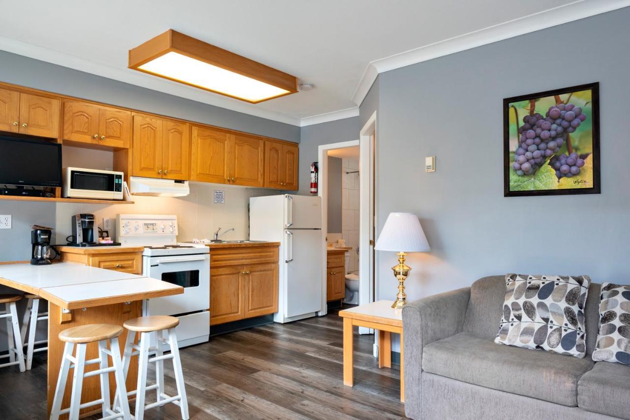 Tiki Shores Inn & Suites Penticton Dış mekan fotoğraf
