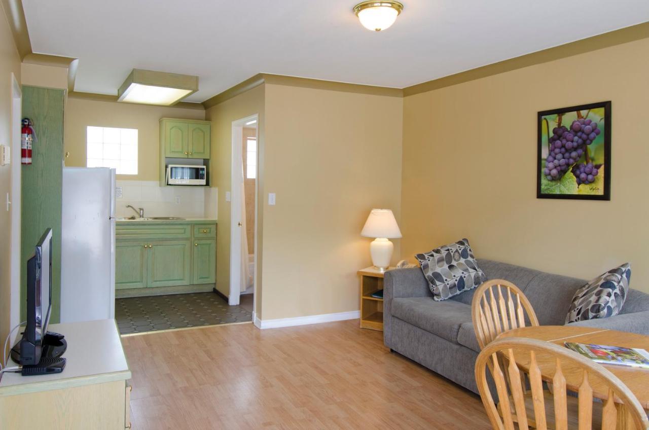 Tiki Shores Inn & Suites Penticton Dış mekan fotoğraf