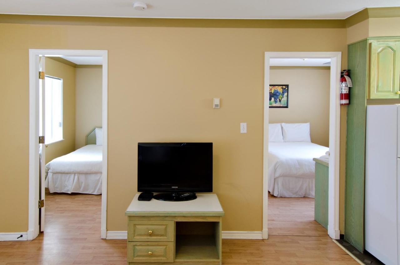 Tiki Shores Inn & Suites Penticton Dış mekan fotoğraf