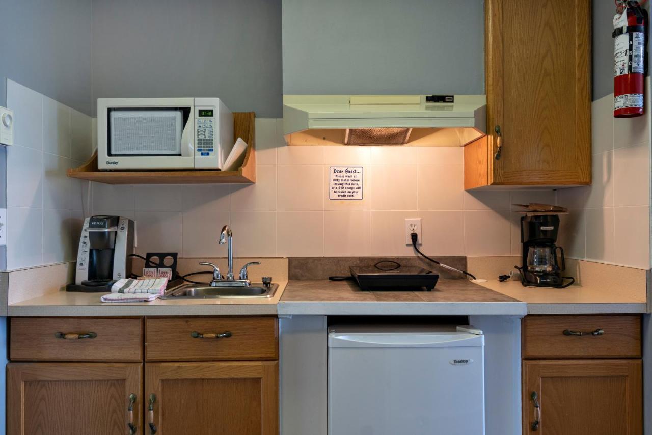 Tiki Shores Inn & Suites Penticton Dış mekan fotoğraf