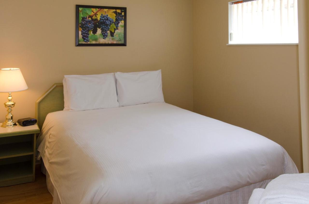 Tiki Shores Inn & Suites Penticton Dış mekan fotoğraf